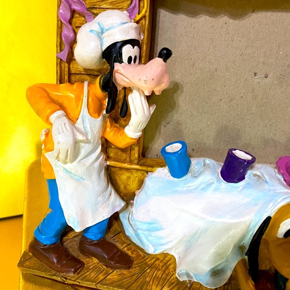 DISNEY STORE EXCLUSIVE VTG 90’s 3-D MICKEY & FRIENDS HAPPY BIRTHDAY PARTY FRAME - Picture 12 of 16